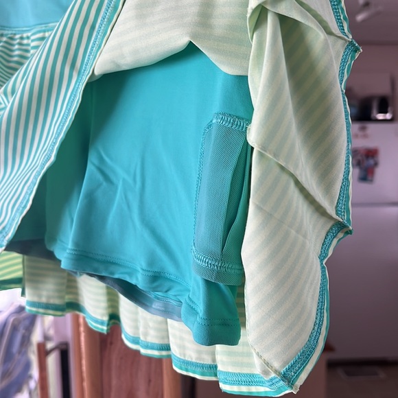 Lululemon Pace Setter Skirt. Clear mint/Bali breeze stripe. Size 2 - Picture 7 of 8